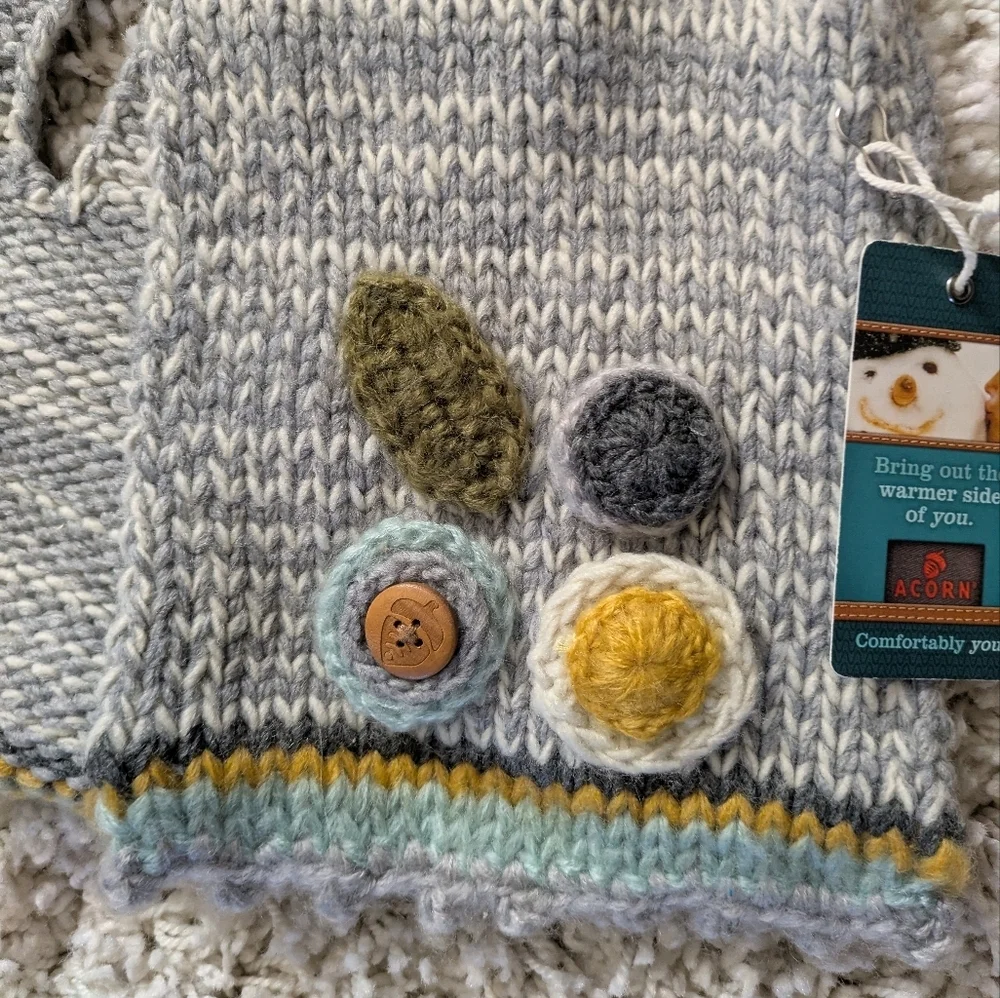 NWT Acorn Scarf Knit Flowers Very Cute!